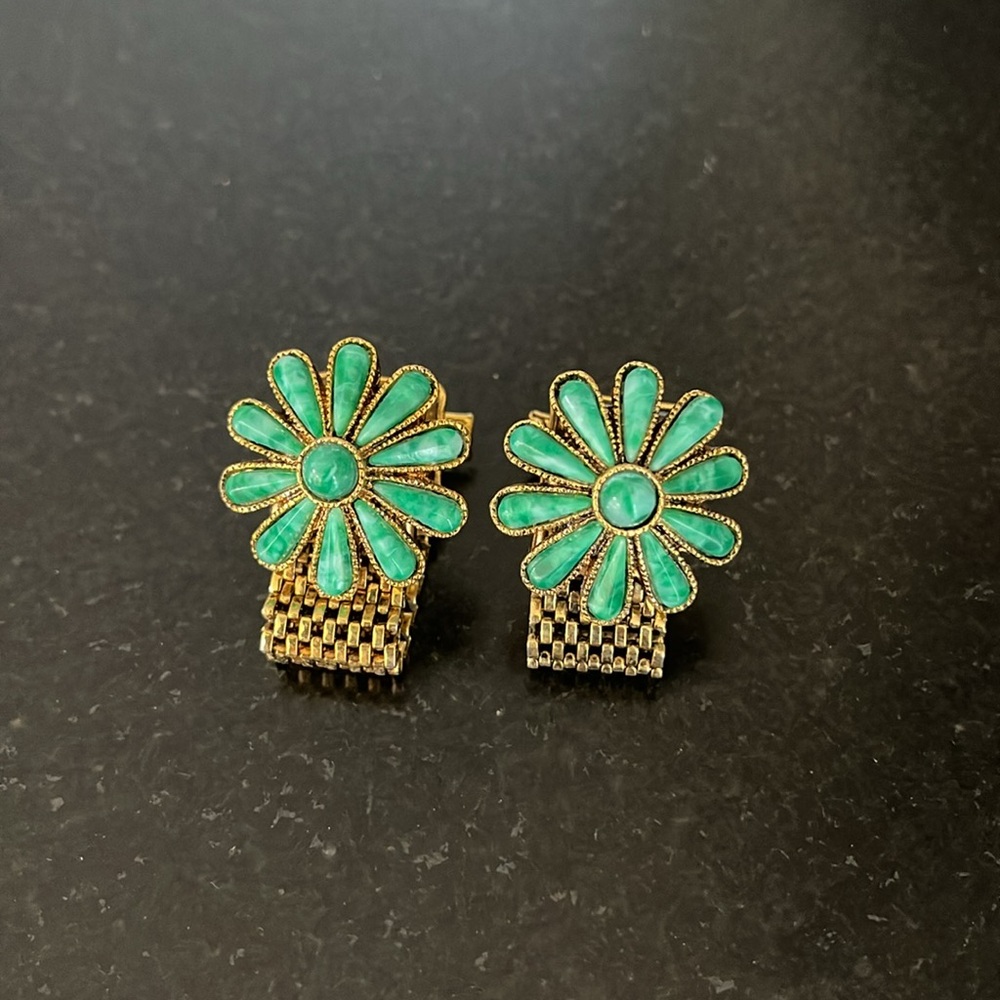 Vintage Green Agate Flower Petal Wrap Around Cuff Links